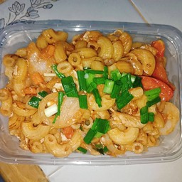 ผัดมักโรนีไก่