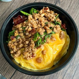 ข้าวกระเพราหมูสับไข่ข้น