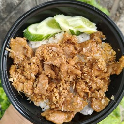 ข้าวหมูชิ้นกระเทียม