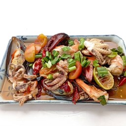 เกาเหลาทะเลรวม (ส้มตำ)