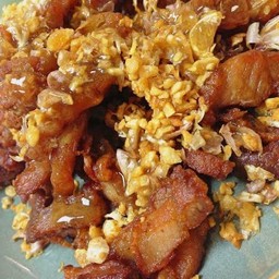 หมูกรอบทอดกระเทียม