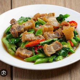 คะน้าหมูกรอบ