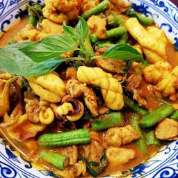 ปลาหมึกผัดเผ็ด