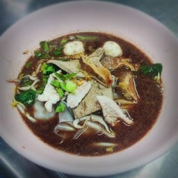 ก๋วยเตี๋ยวลูกชิ้นหมู