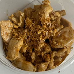 หมูชิ้นทอดกระเทียมกับข้าว