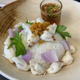 ข้าวยำเนื้อปูก้อน