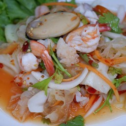 ยำรวมมิตรทะเล