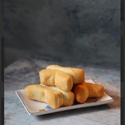 ปาท่องโก๋เนื้อเค้ก