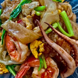 เส้นใหญ่ผัดซิอิ๊ว หมึก,กุ้ง