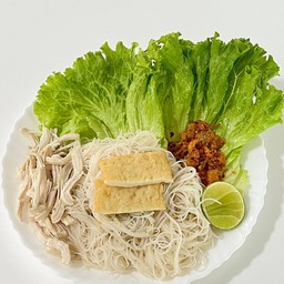 เส้นหมี่ไก่ฉีก+ปลาเส้น