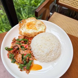 ข้าวกะเพราหมูชิ้น