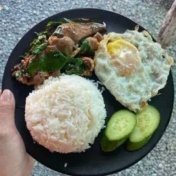 ข้าวกะเพรานรกแตก - ตับเนื้อ