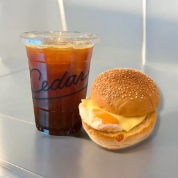 [เซตสุดฮิต] Iced Americano + Egg Cheese BUN