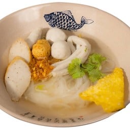อรุณี ก๋วยเตี๋ยวลูกชิ้นปลา หน้าวัดศรีวารีน้อย