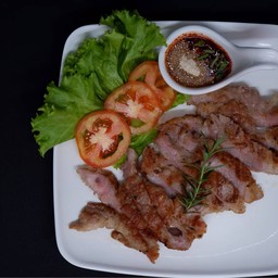 สเต็กหมูย่างจิ้มแจ่ว