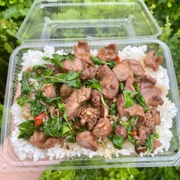 กะเพราเครื่องในไก่