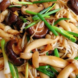 ผัดเห็ดรวม  (ไม่ใส่หมู)