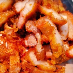 สามชั้นทอดกระเทียมพริกไทย