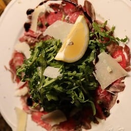 สลัดแซลมอนย่าง