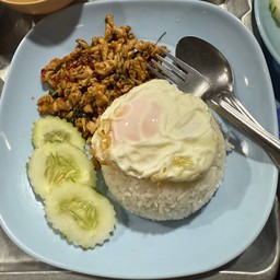 กระเพราไก่(ไม่รวมไข่นะครับ)