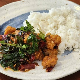 กะเพราไก่ป๊อป