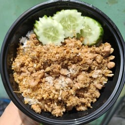 หมูสับกระเทียมราดข้าว