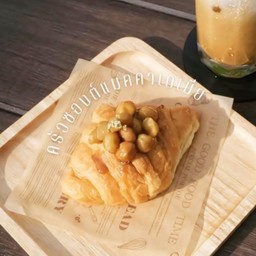 ครัวซองคาราเมลแมคคาเดเมีย