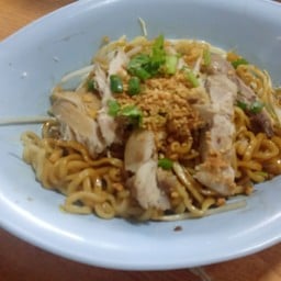 ผัดซีอิ้วเส้นใหญ่