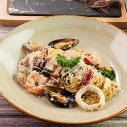 พาสต้าทะเลผัดพริกกระเทียม