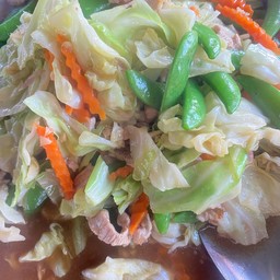 ผัดผักรวมหมู(กะหล่ำ,ถั่วลันเตา,แครอท)