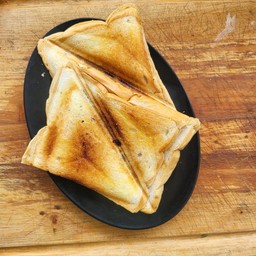 แซนวิชเนยนม