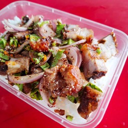 ลาบหมูกรอบราดข้าว