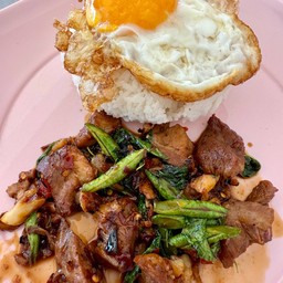 กะเพราหมูตุ๋นราดข้าว(ไม่รวมไข่ดาว)