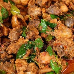 ไก่บ้าน-เนื้อไก่ผัดเผ็ด