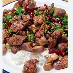 ข้าวกะเพราเครื่องในไก่