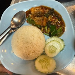 ข้าวผัดฉ่าปลากระพง