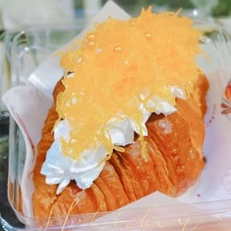 ครัวซองค์ ฝอยทองครีม