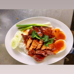 ข้าวหมูแดงหมูกรอบ