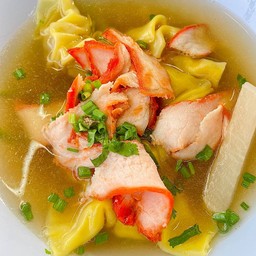 เกี๊ยวน้ำหมูแดง