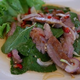 ยำหมูย่างกระเพราสด