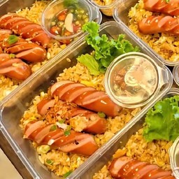 ข้าวผัดไข่ไส้กรอก