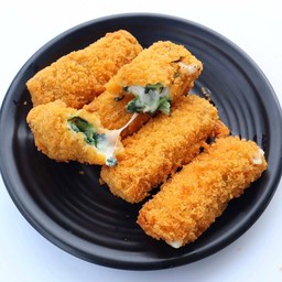 ผักโขมชีสสติ๊ก[3ชิ้น]