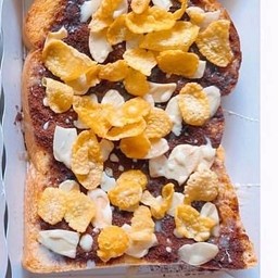 ปังปิ้งเนย+ช็อคโกแลต+อัลมอนด์+คอนเฟลก