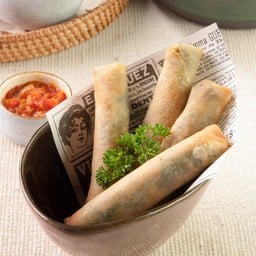 ปอเปี๊ยะผักโขมกับมะเขือเทศซัลซ่า