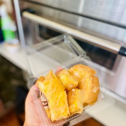 ขนมปังปิ้ง เนยนม - น้ำตาล