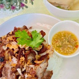 มู๋ตู้ ข้าวหมูทอด - ซอยวัดพระเงิน