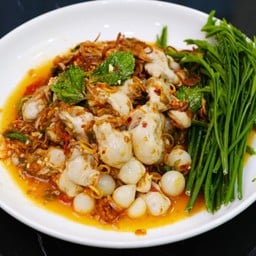 ชายสี่บะหมี่เกี๊ยว&ยำสด