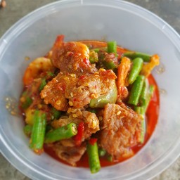 ผัดพริกแกงหมู