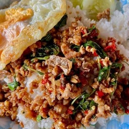 กะเพราหมูสับ