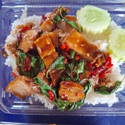 กะเพราหมูกรอบ